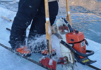 Hovden 2011, experimenting harvesting ice.